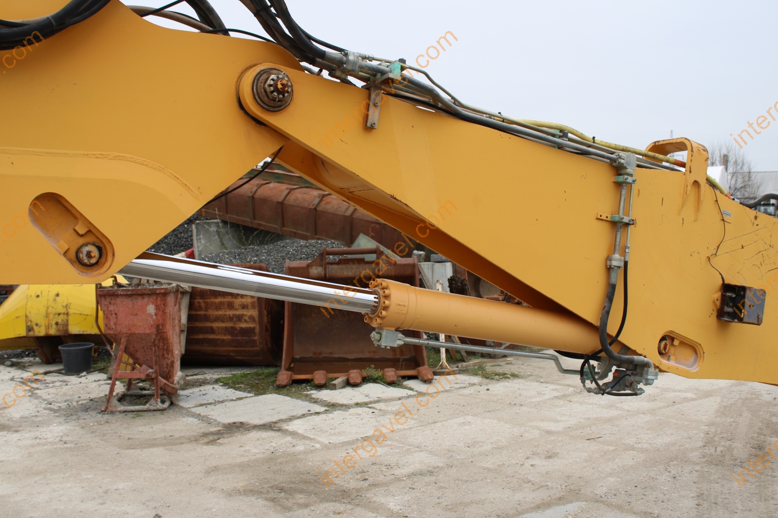 Hosszúgémű lánctalpas kotró – Liebherr 33