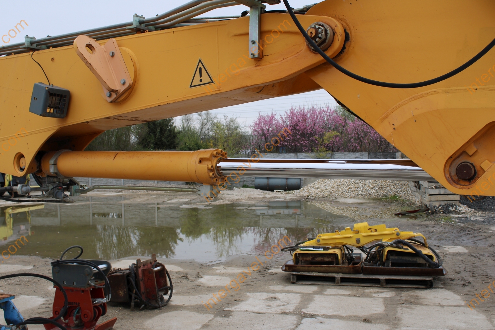 Hosszúgémű lánctalpas kotró – Liebherr 34