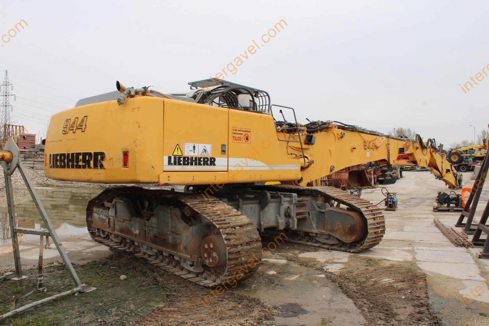 Hosszúgémű lánctalpas kotró – Liebherr 46