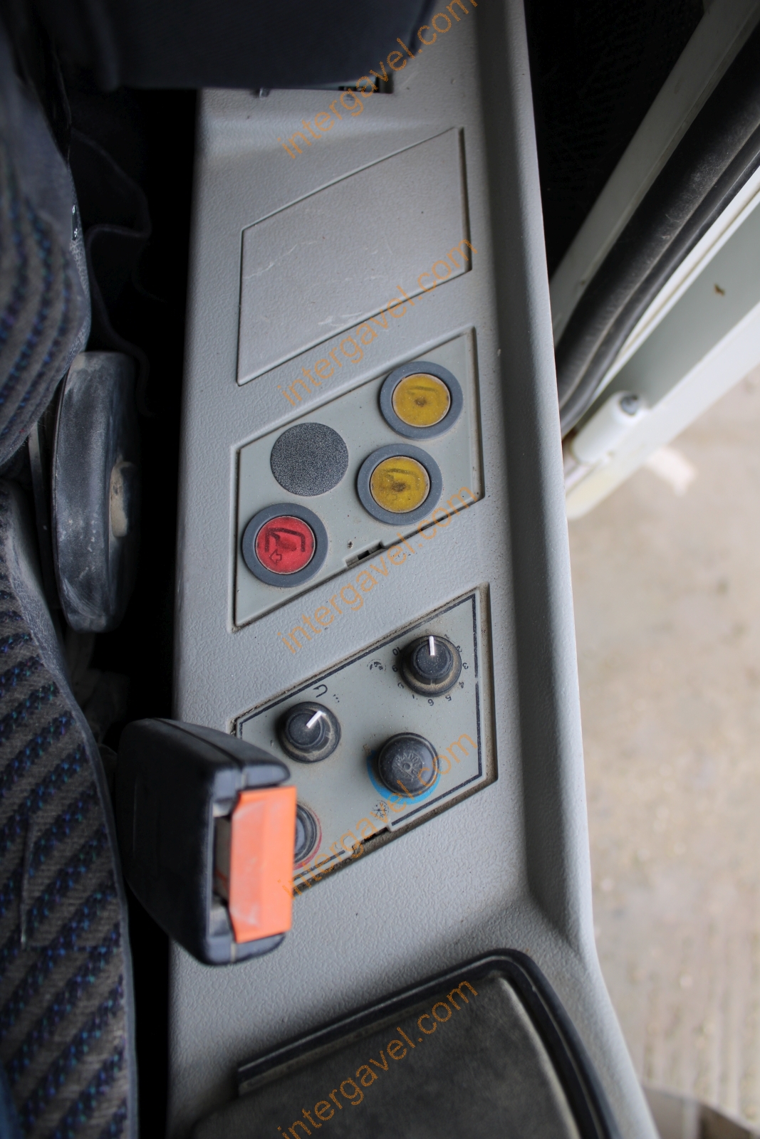 Hosszúgémű lánctalpas kotró – Liebherr 63