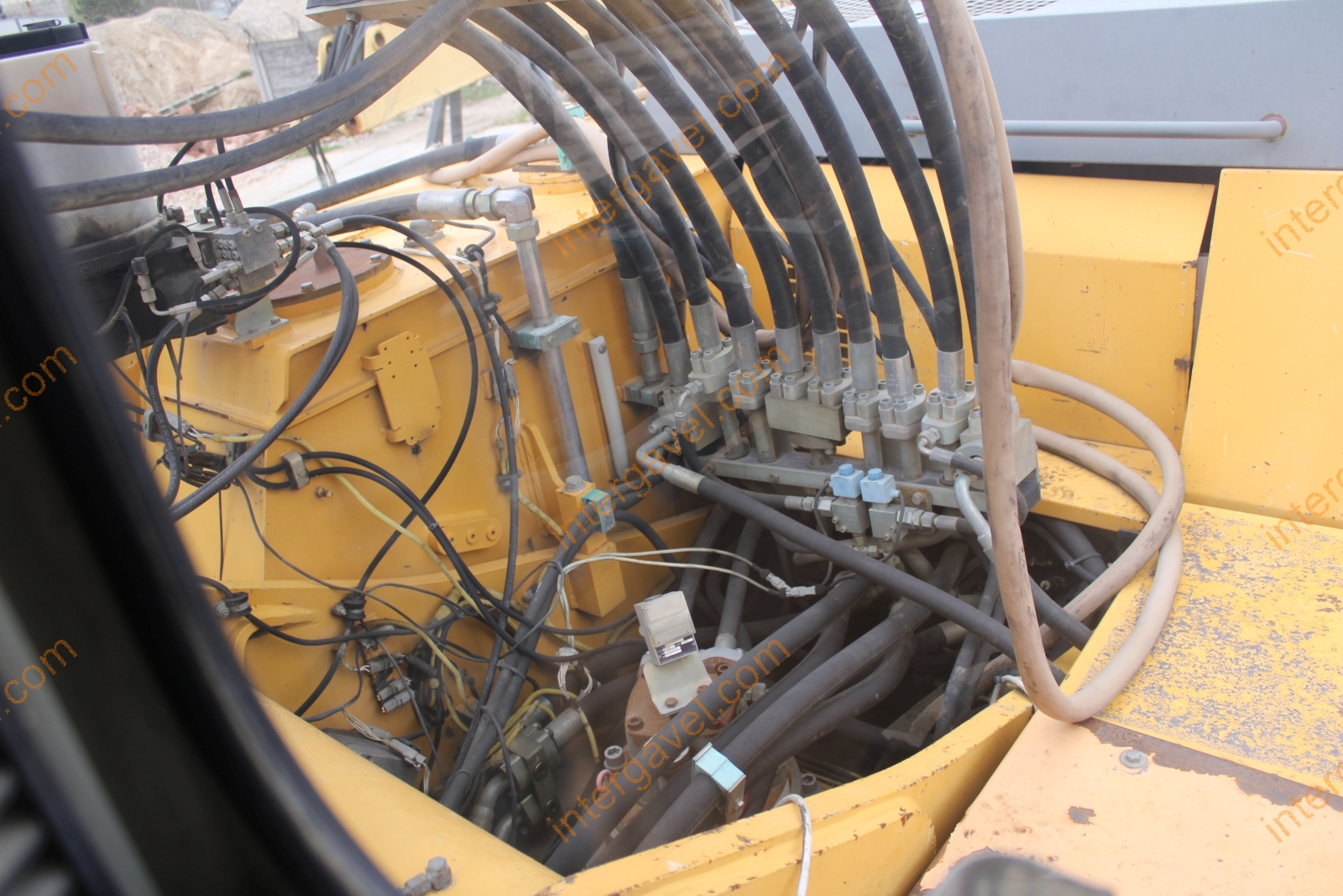 Hosszúgémű lánctalpas kotró – Liebherr 67