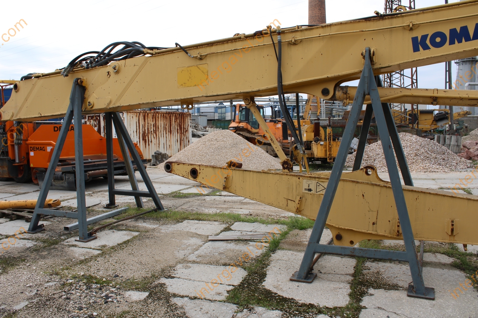 Bontógém - Komatsu 16