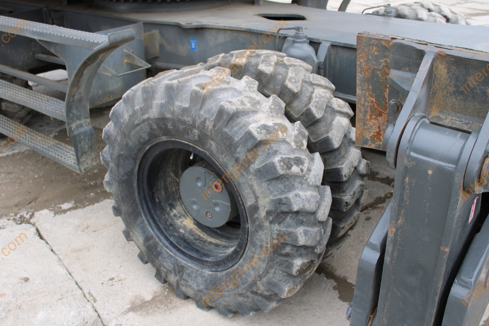 Gumikerekes kotró - LIEBHERR 6