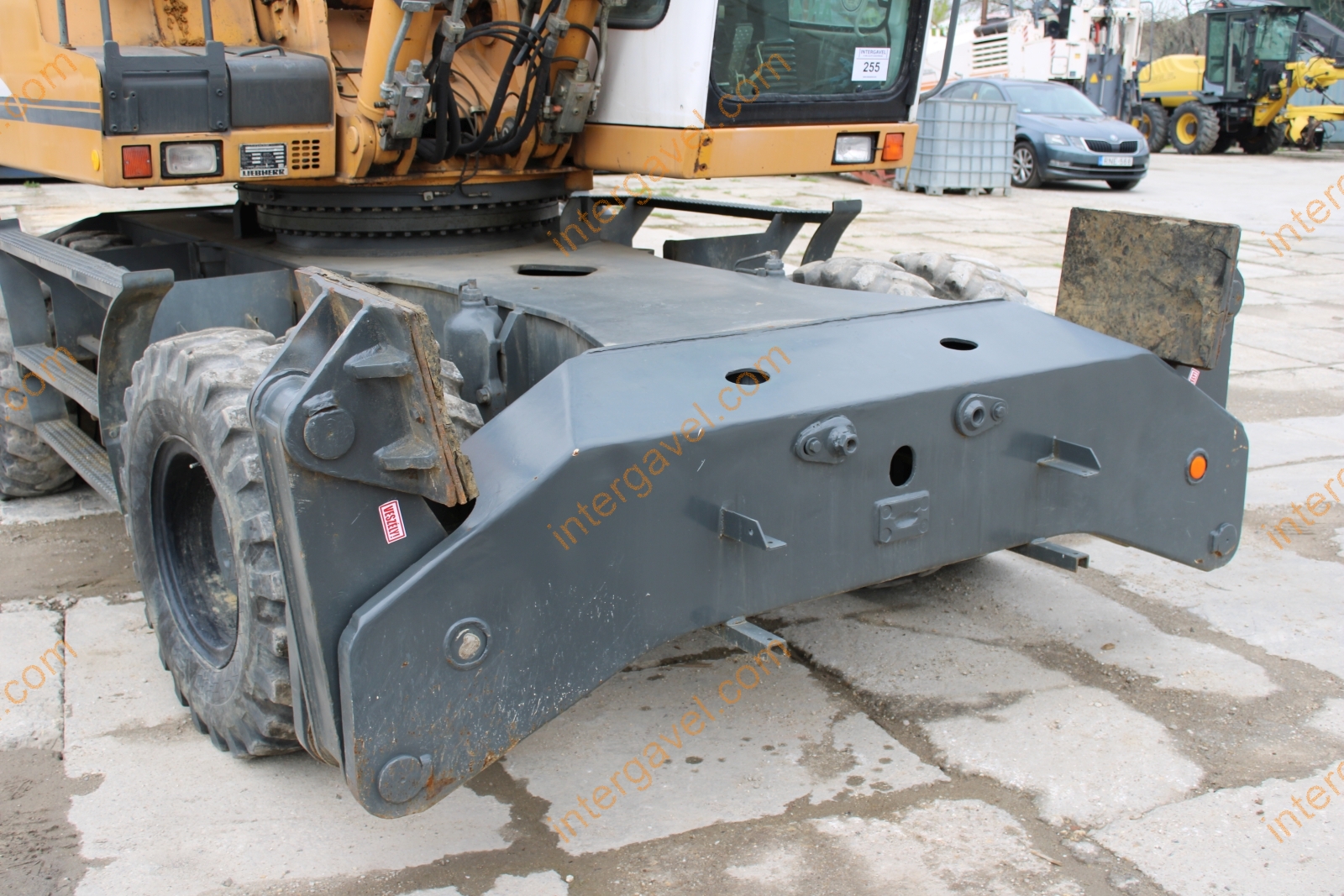 Gumikerekes kotró - LIEBHERR 8