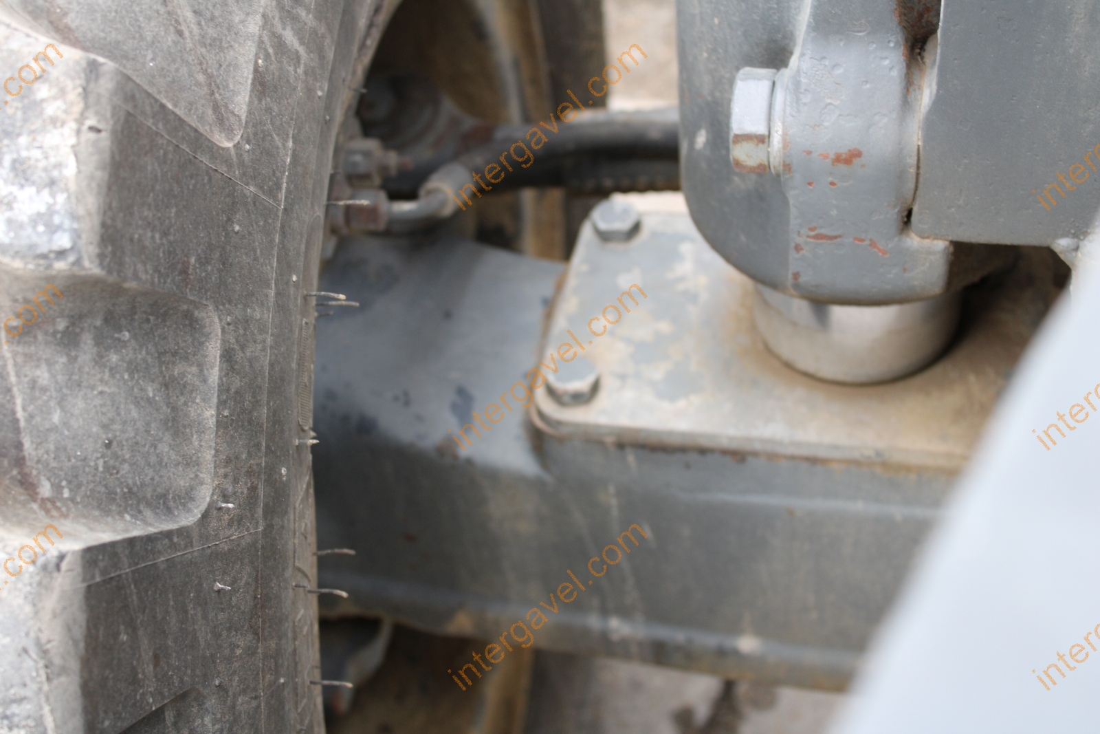 Gumikerekes kotró - LIEBHERR 9