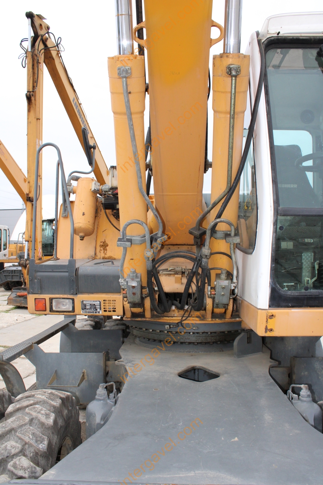 Gumikerekes kotró - LIEBHERR 10