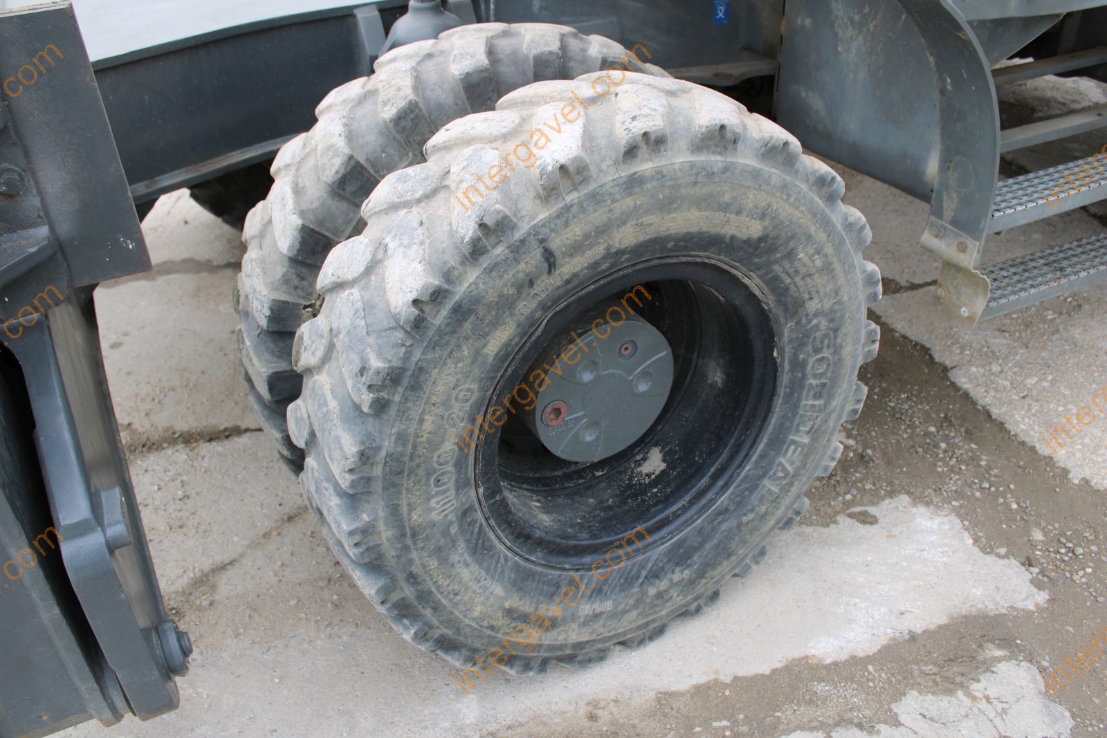 Gumikerekes kotró - LIEBHERR 13