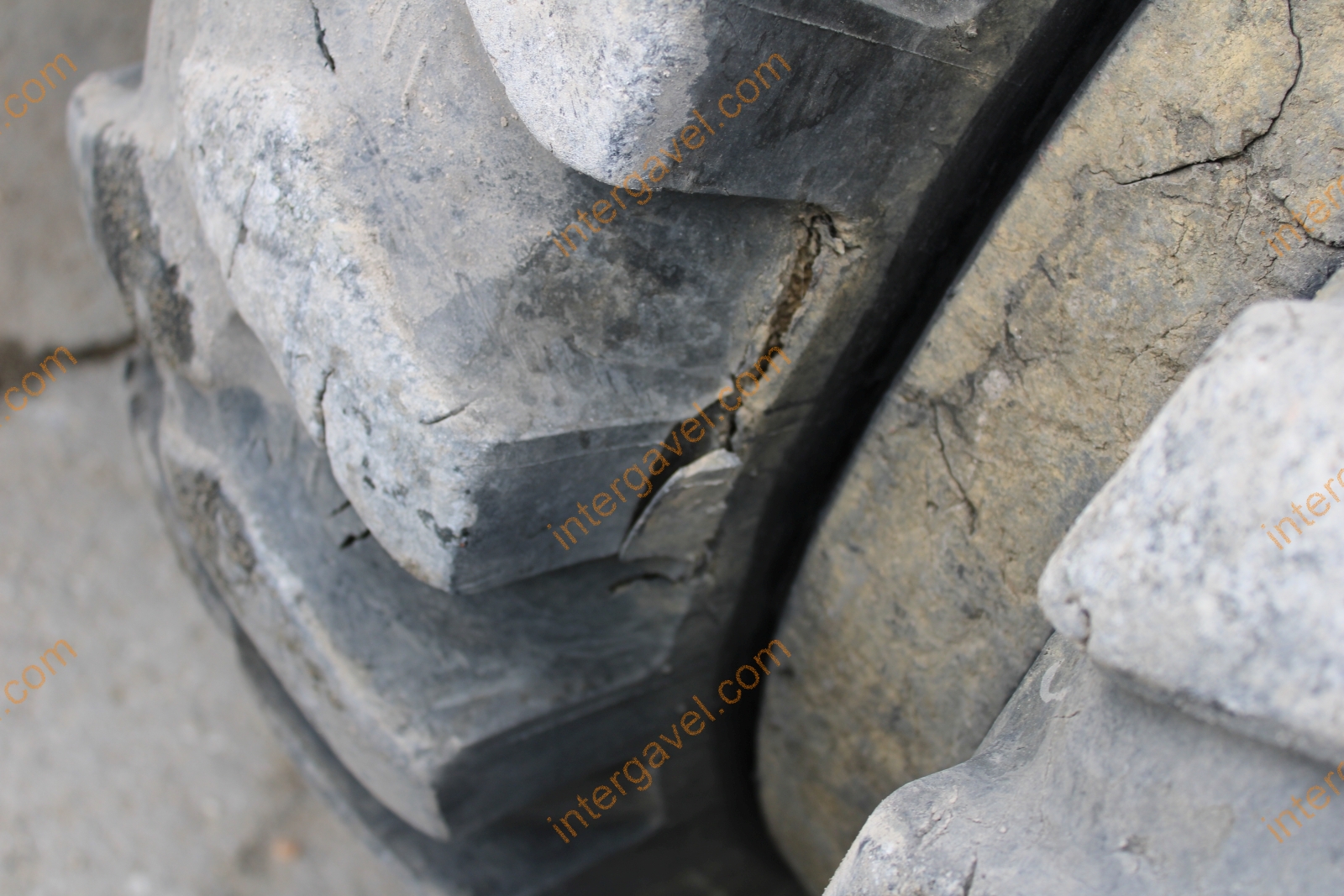 Gumikerekes kotró - LIEBHERR 15