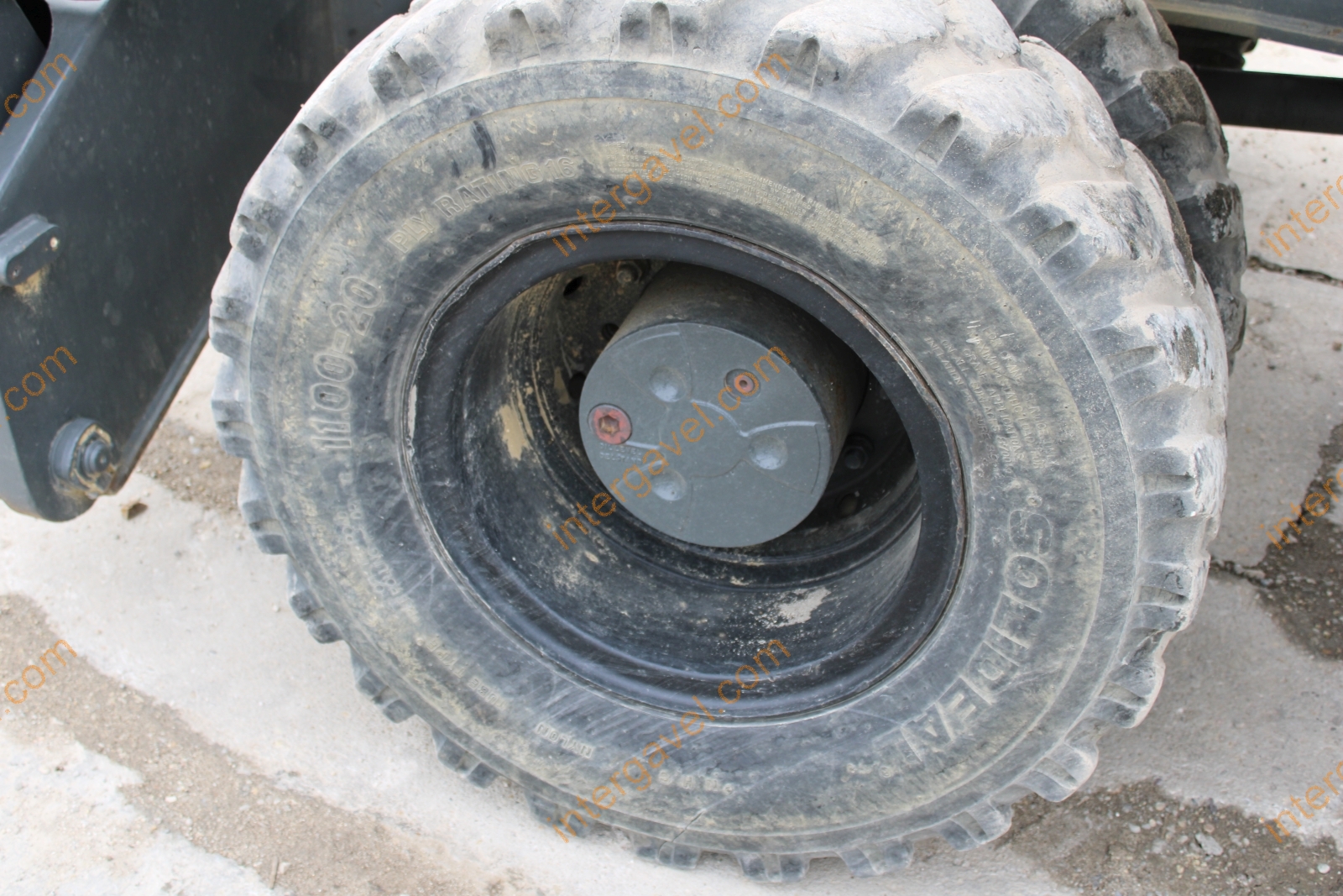 Gumikerekes kotró - LIEBHERR 16