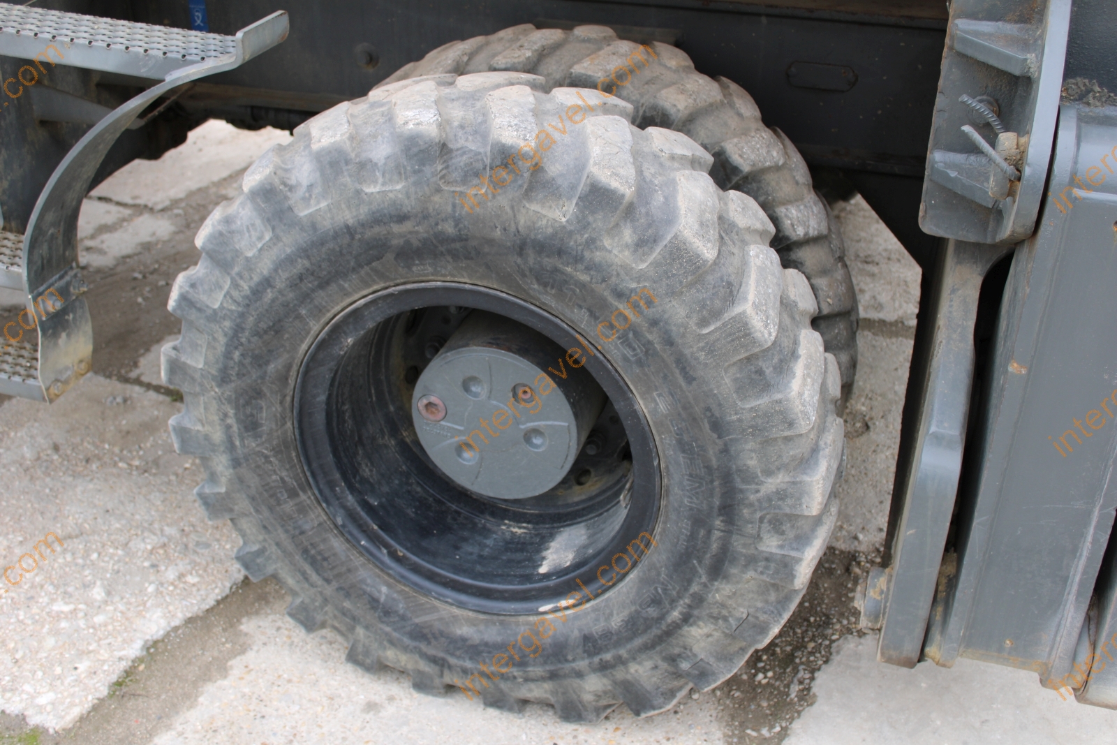 Gumikerekes kotró - LIEBHERR 20