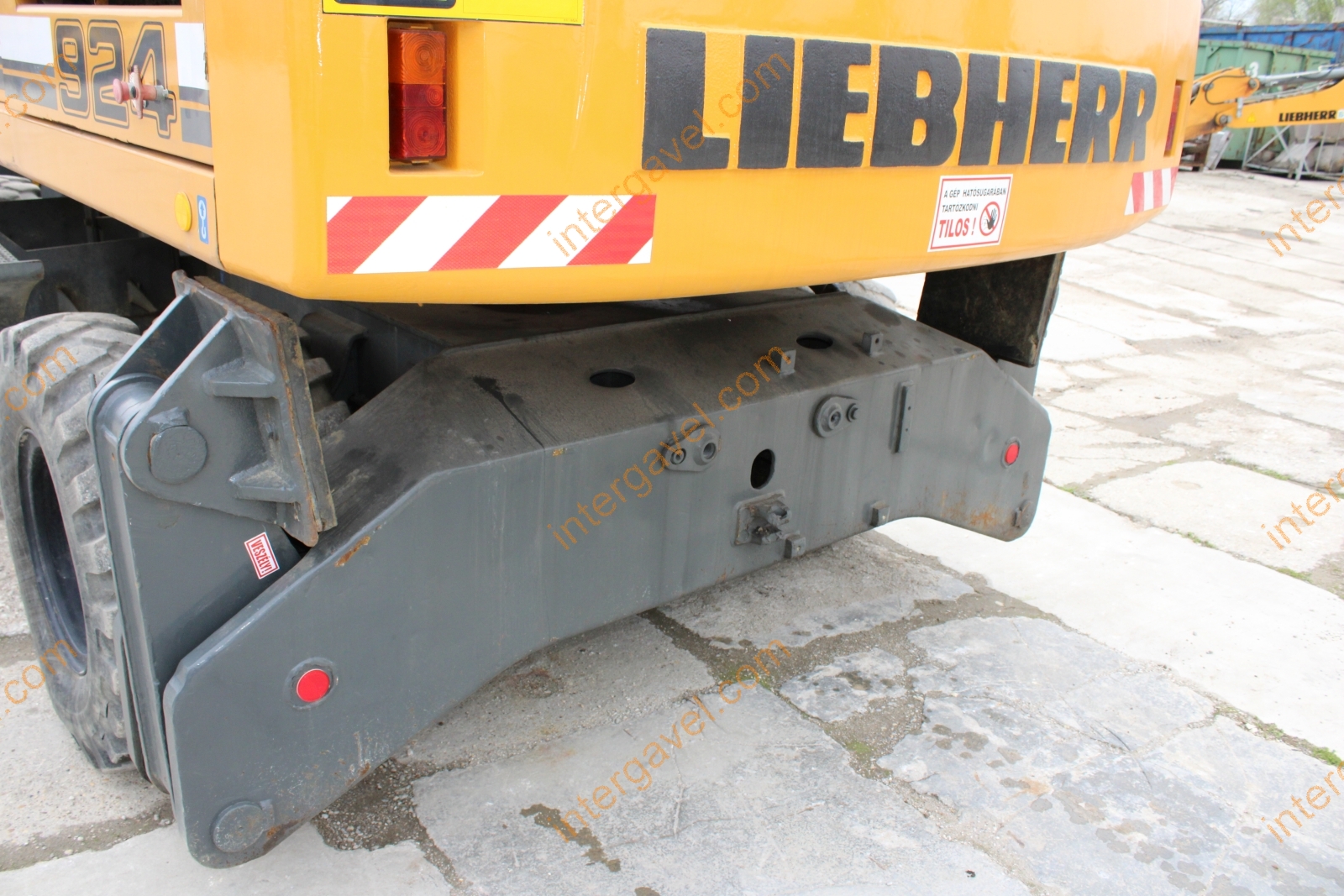 Gumikerekes kotró - LIEBHERR 23