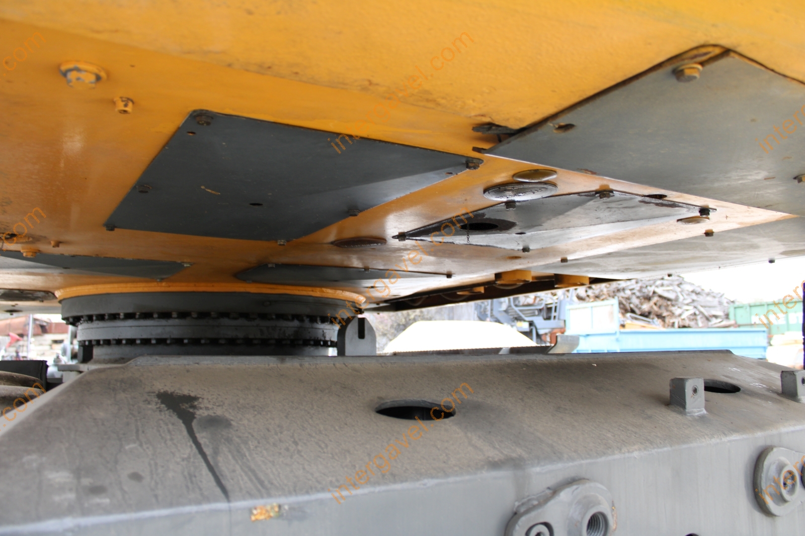 Gumikerekes kotró - LIEBHERR 24