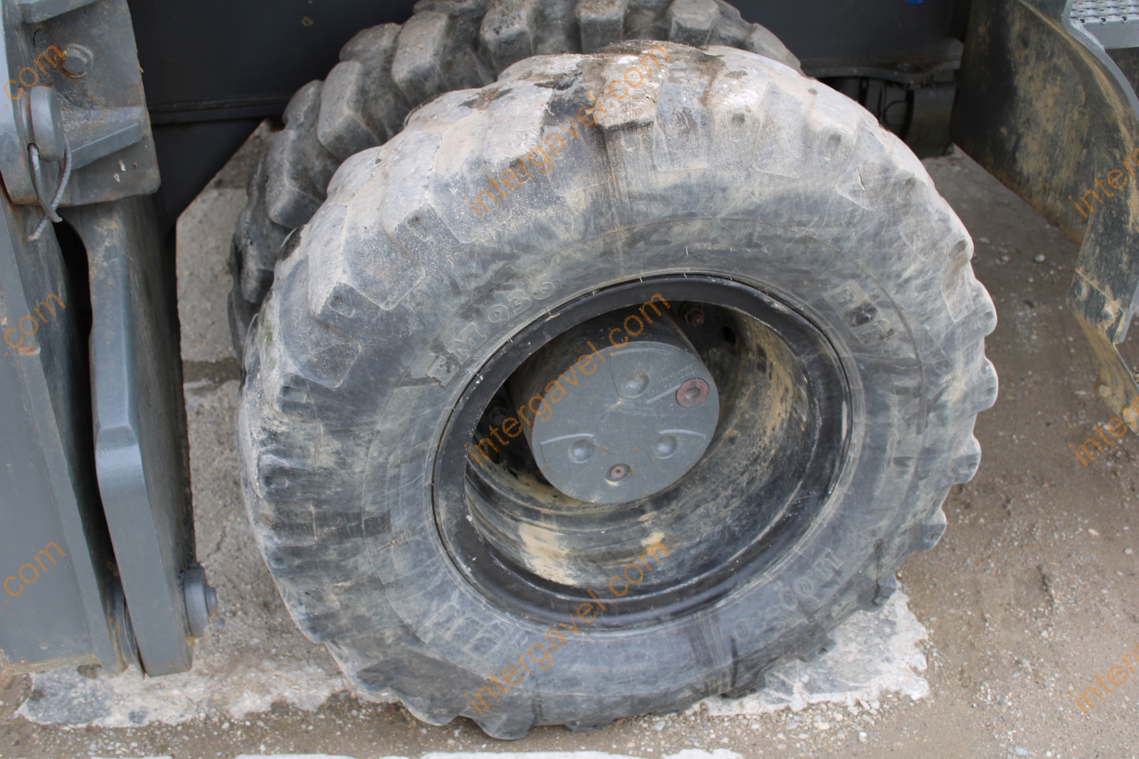 Gumikerekes kotró - LIEBHERR 26