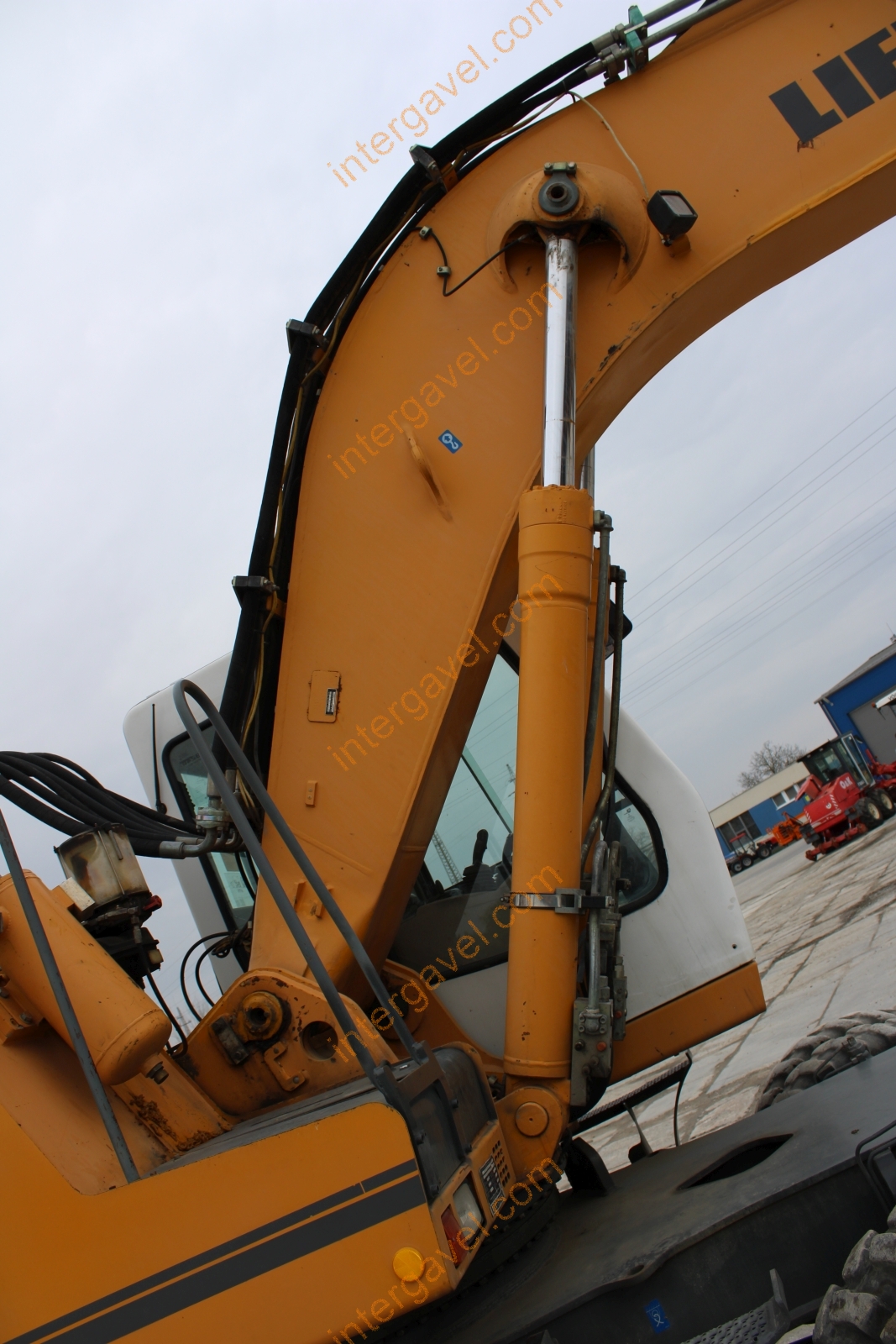 Gumikerekes kotró - LIEBHERR 36