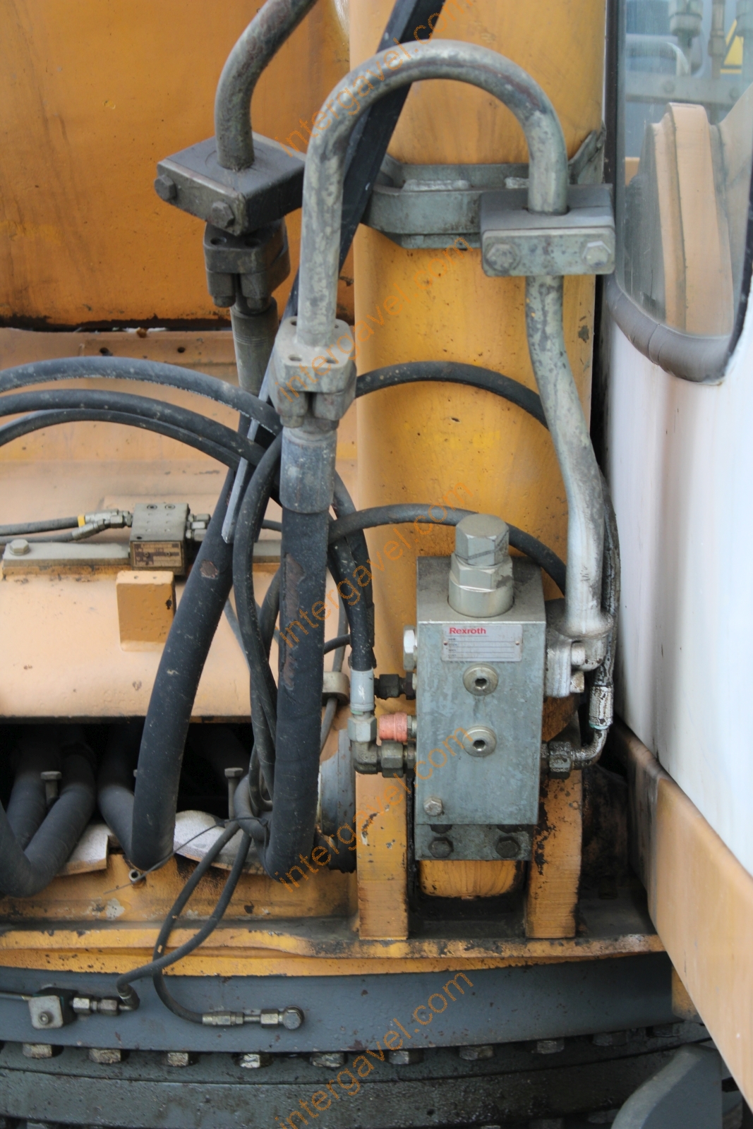 Gumikerekes kotró - LIEBHERR 46