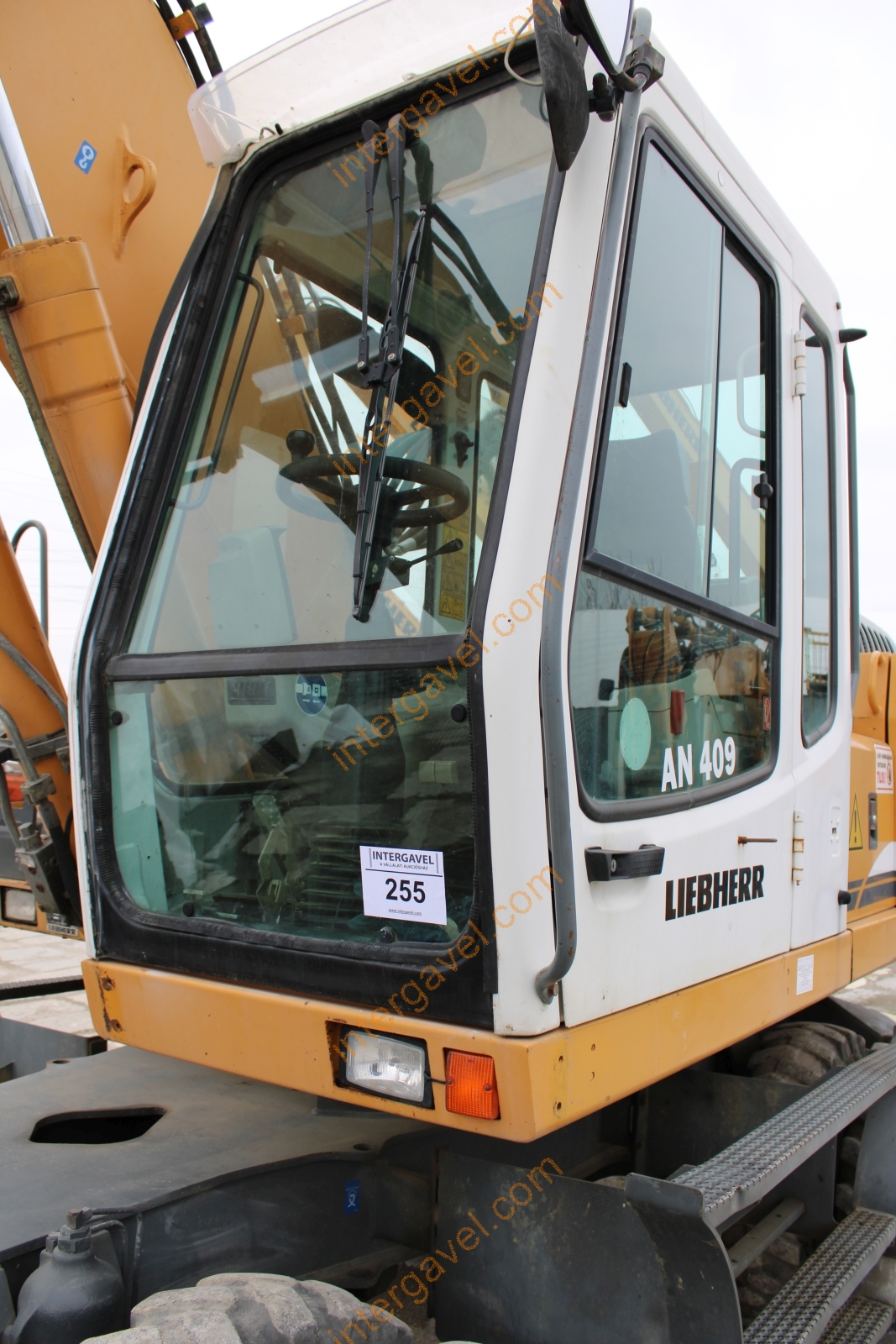 Gumikerekes kotró - LIEBHERR 48