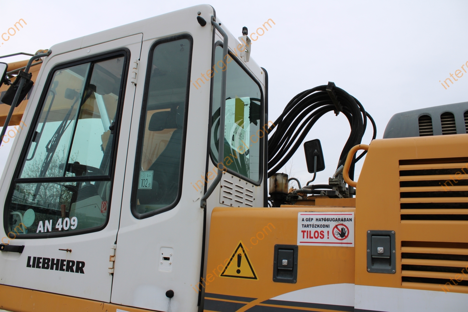 Gumikerekes kotró - LIEBHERR 49