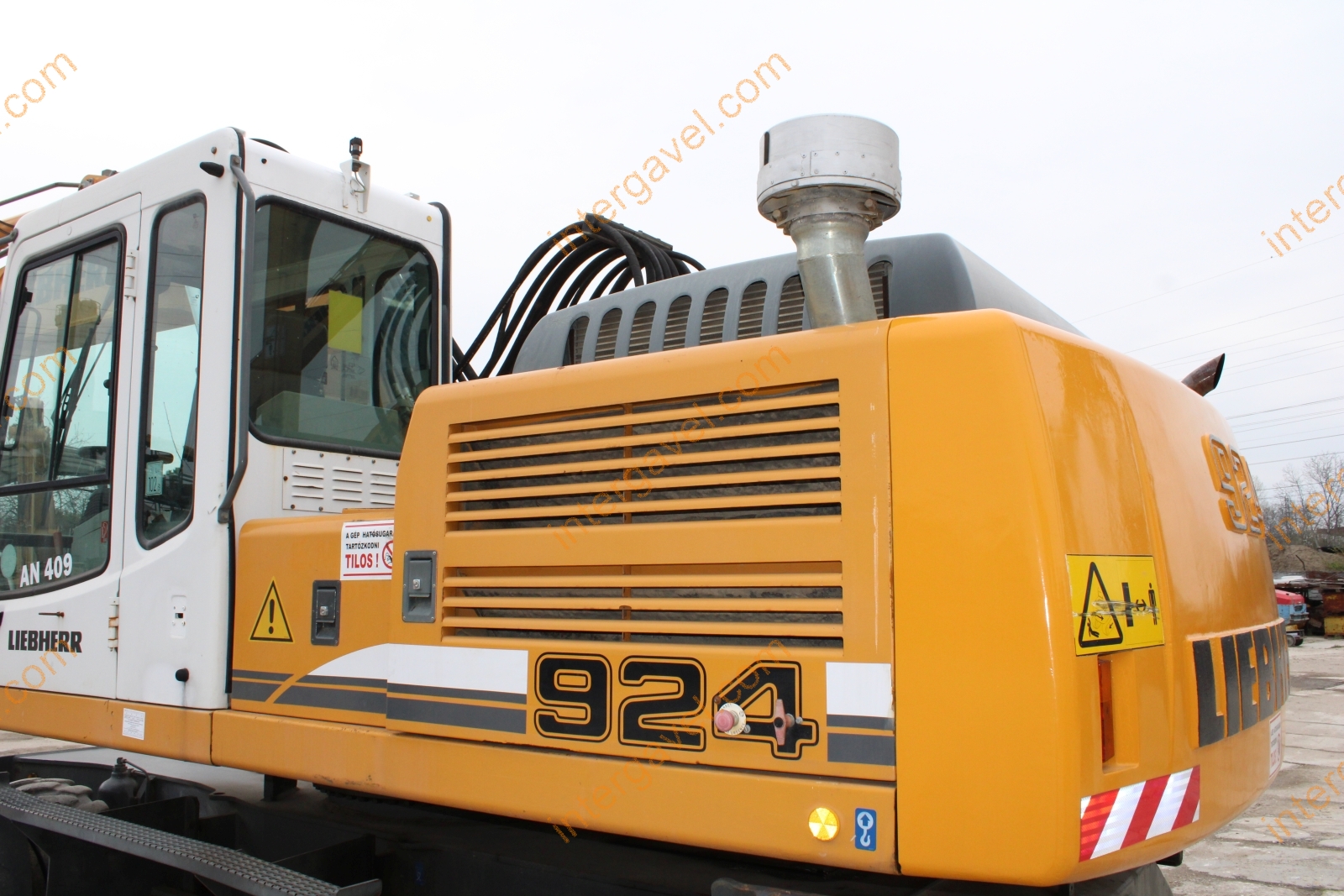 Gumikerekes kotró - LIEBHERR 50