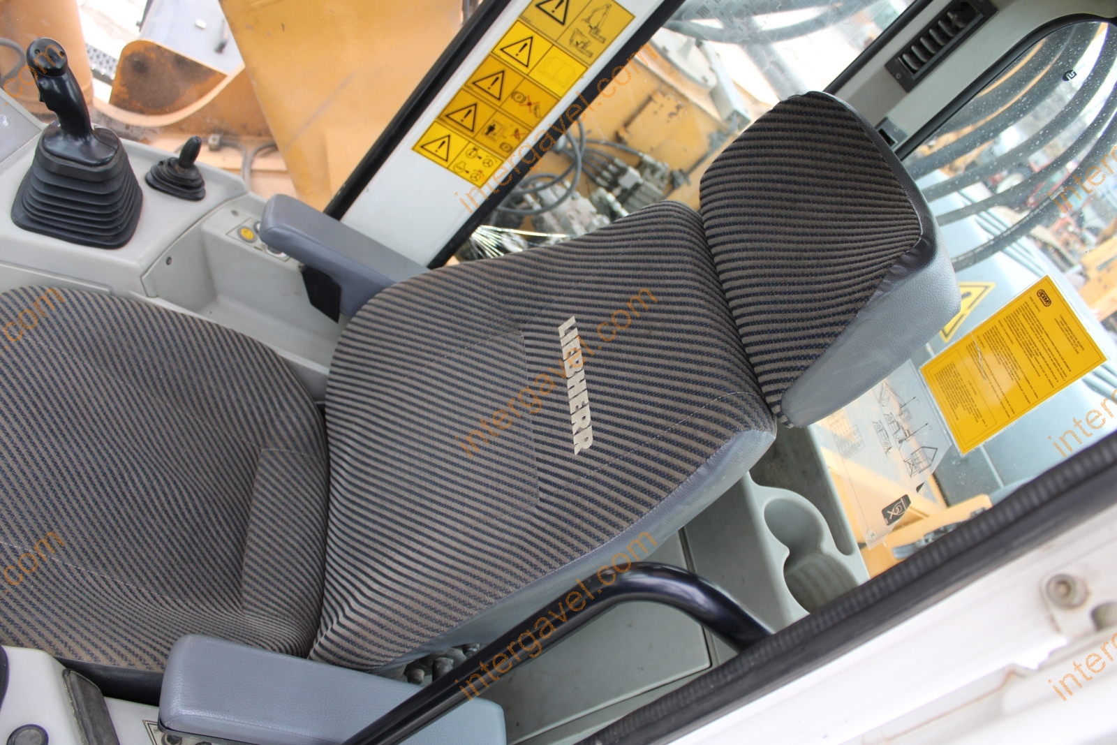 Gumikerekes kotró - LIEBHERR 51