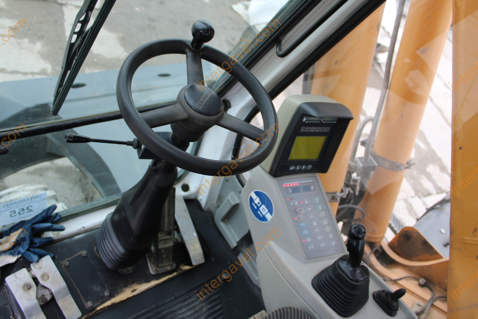 Gumikerekes kotró - LIEBHERR 52