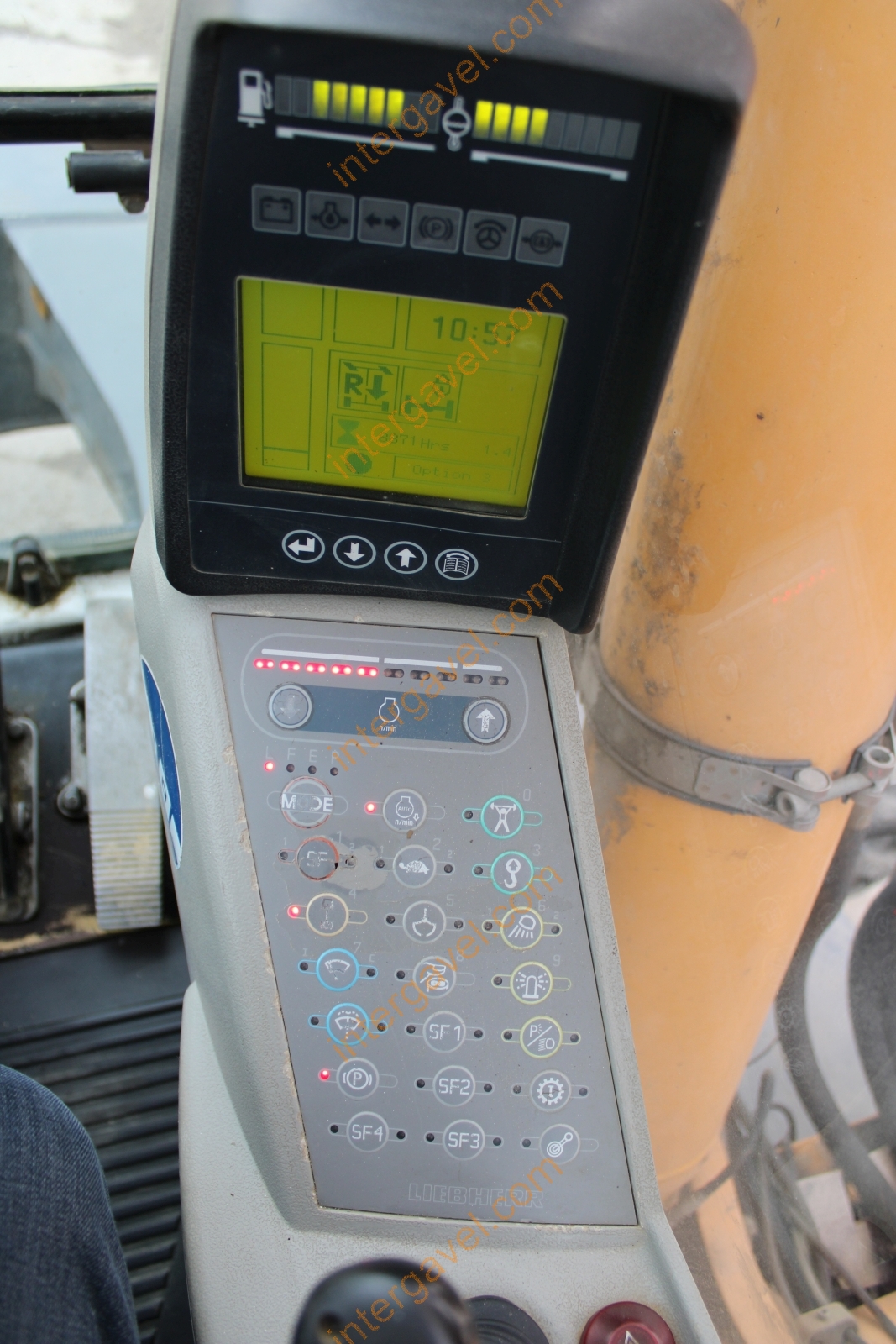 Gumikerekes kotró - LIEBHERR 53