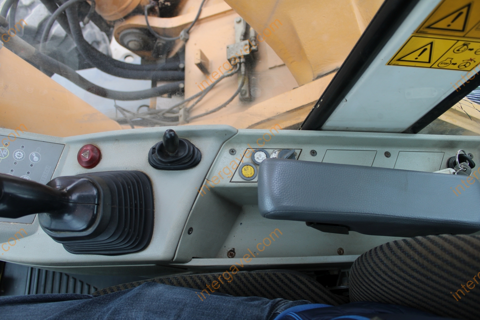 Gumikerekes kotró - LIEBHERR 54