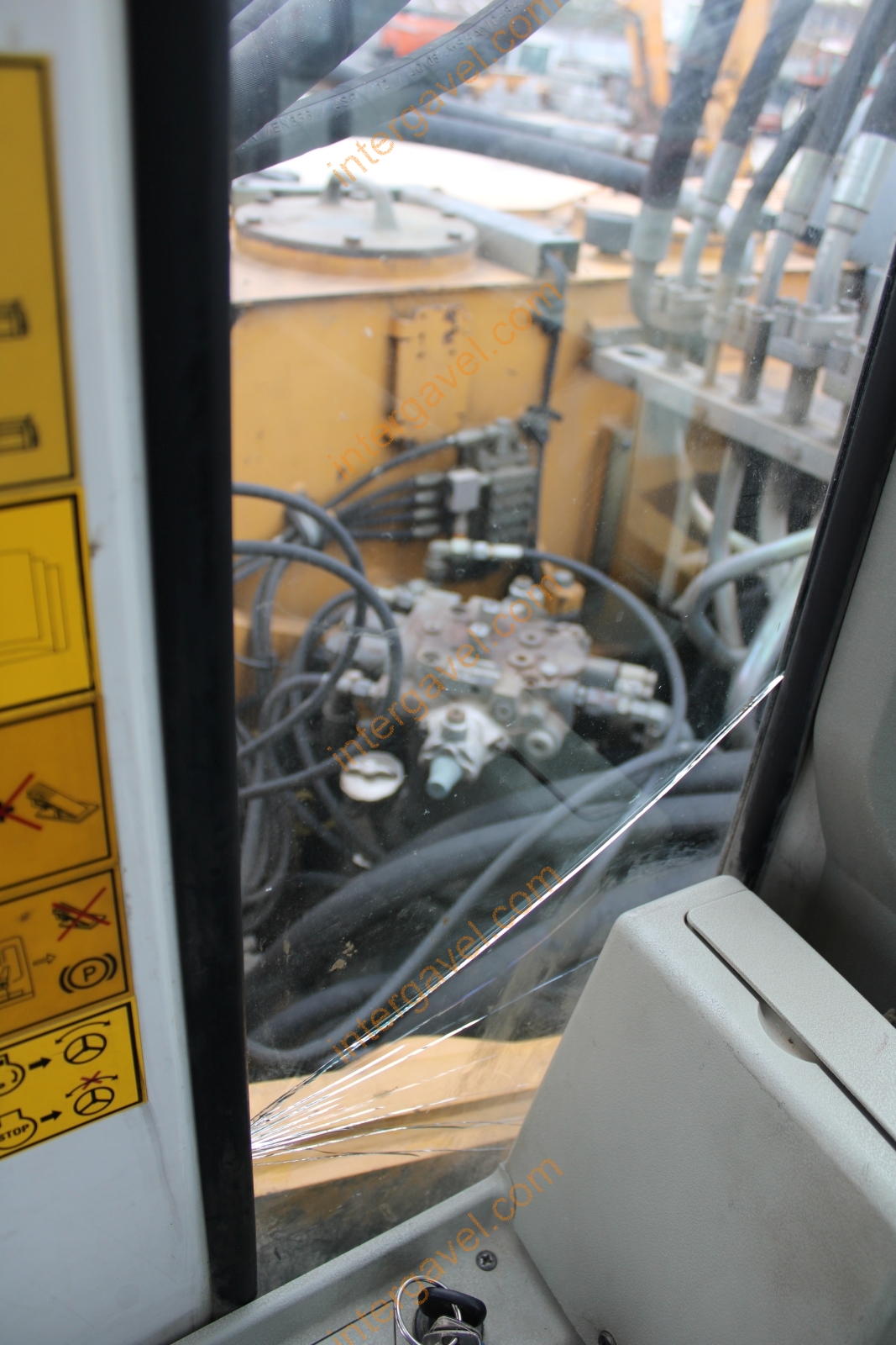 Gumikerekes kotró - LIEBHERR 57