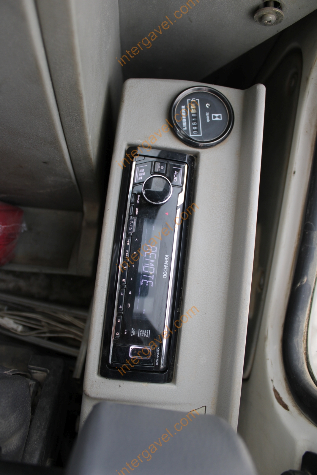 Gumikerekes kotró - LIEBHERR 63