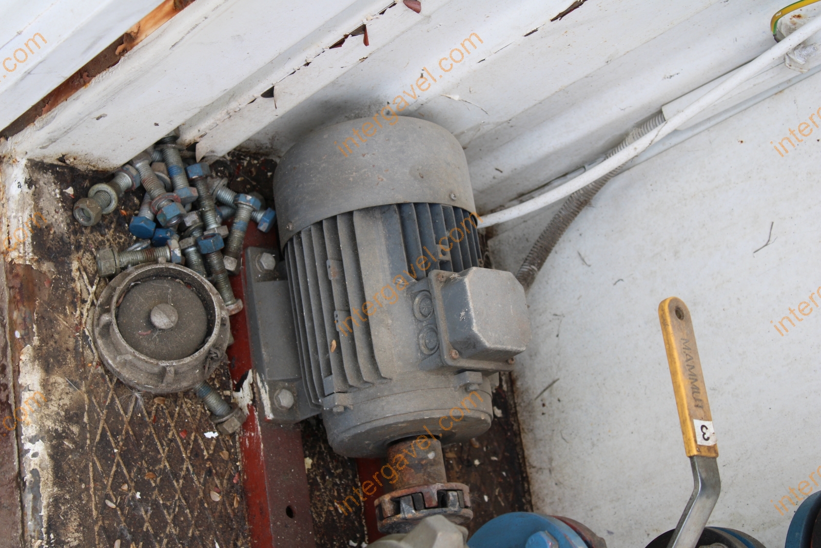 Üzemanyag konténer 9