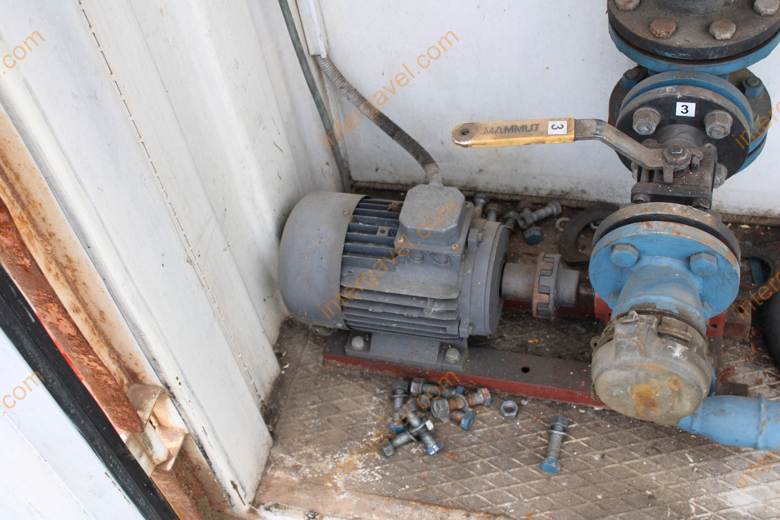 Üzemanyag konténer 7