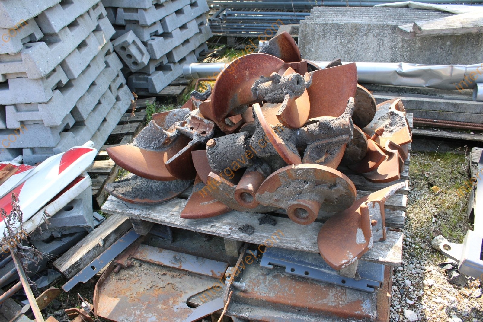 Vegyes finiser alkatrész 2