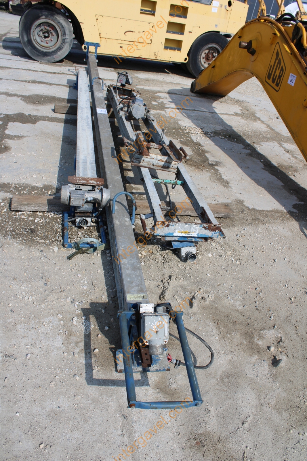 Betonsimító gerendák villanymotorral 2