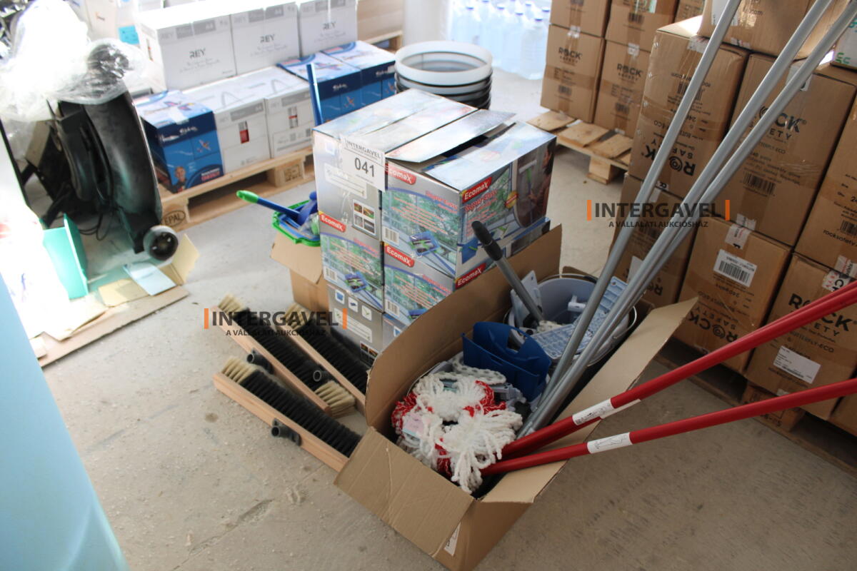 Vegyes takarító kellékek 2