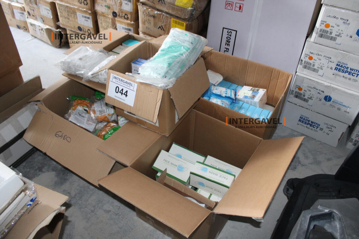 Vegyes gumikesztyűk és maszkok