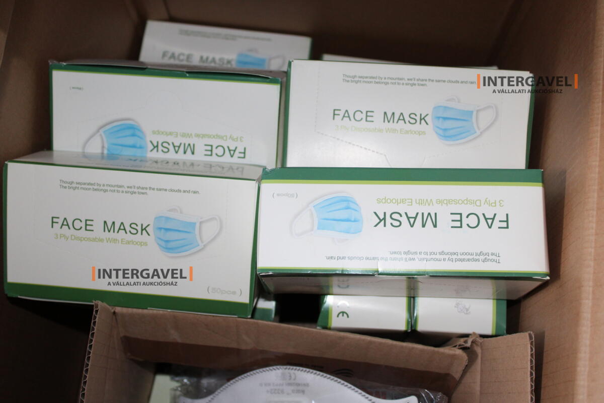 Vegyes gumikesztyűk és maszkok 3