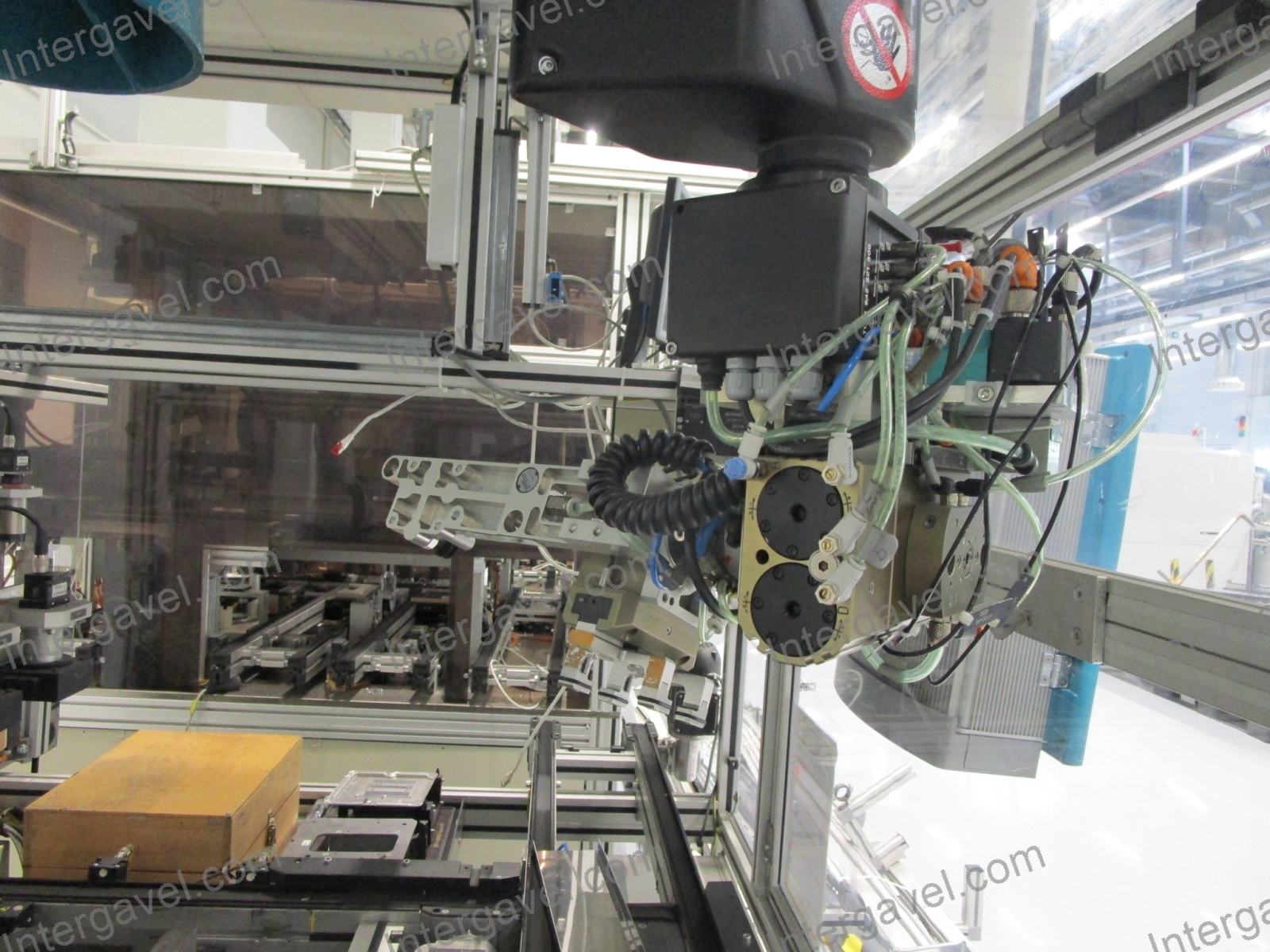 Bontott szerelő munkahely SR8 plus robottal 7