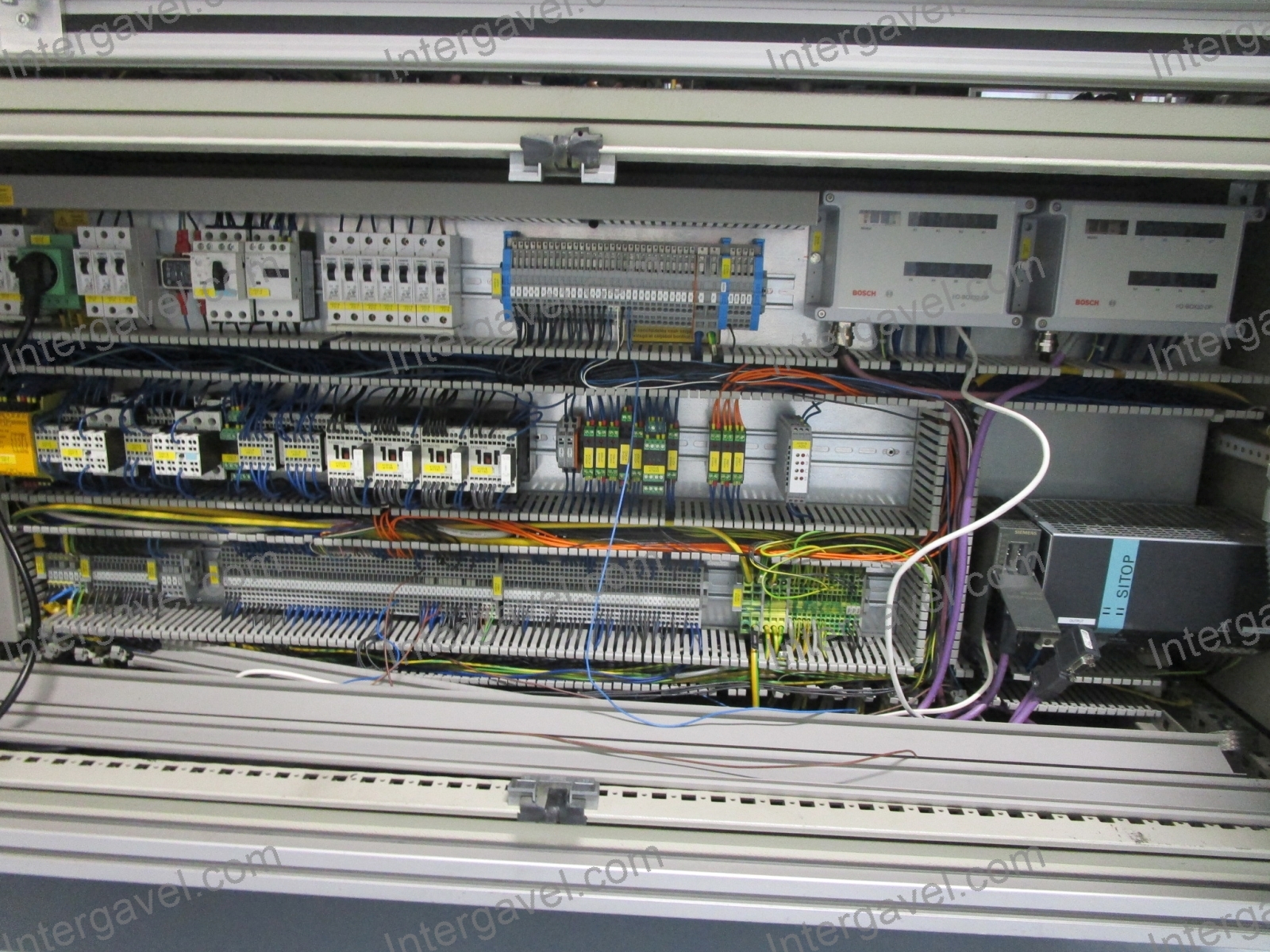 Bontott szerelő munkahely SR8 plus robottal 8