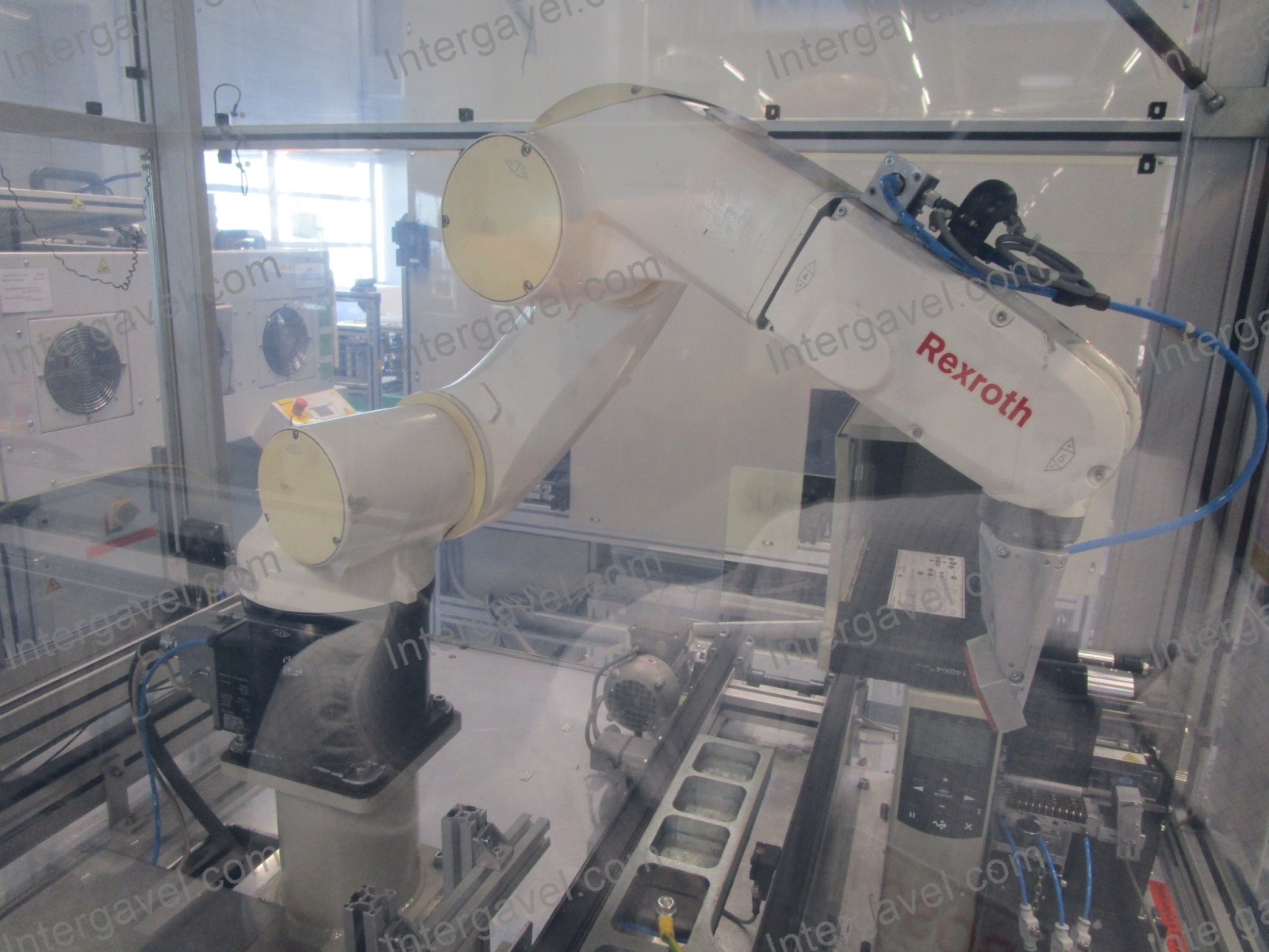 Cimkéző munkahely Rexroth robottal 8