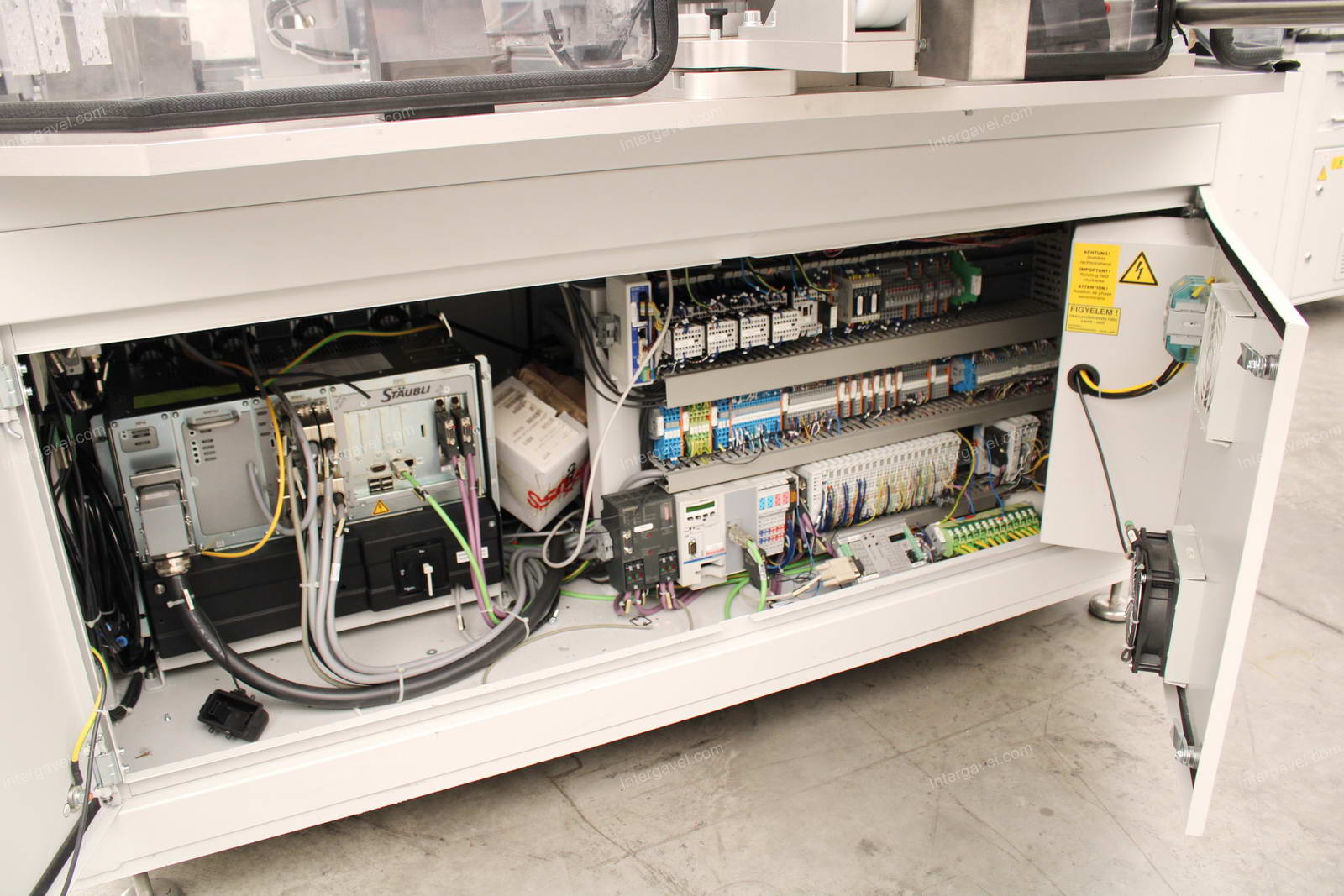 Bontott szerelő munkahely TS 80-as Stäubli robottal 20