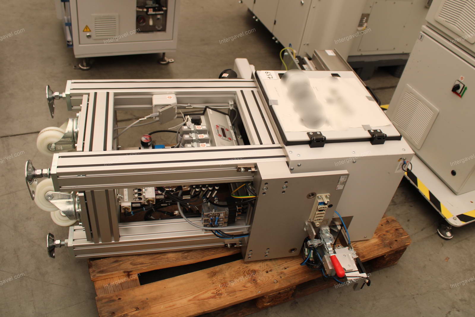 Bontott szerelő munkahely TS 80-as Stäubli robottal 28