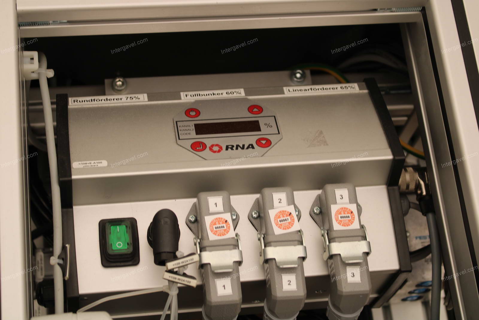 Bontott szerelő munkahely TS 80-as Stäubli robottal 37