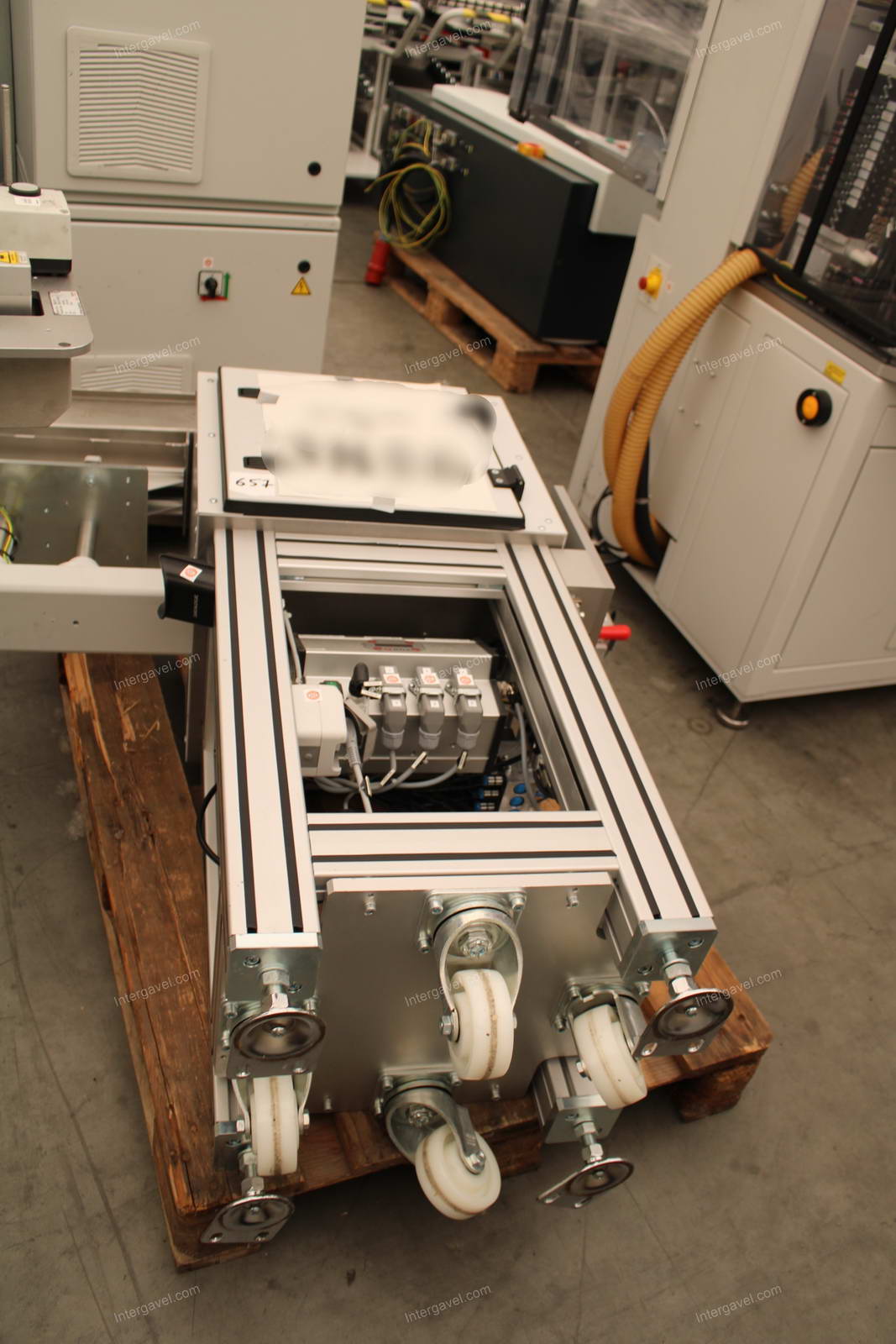 Bontott szerelő munkahely TS 80-as Stäubli robottal 39