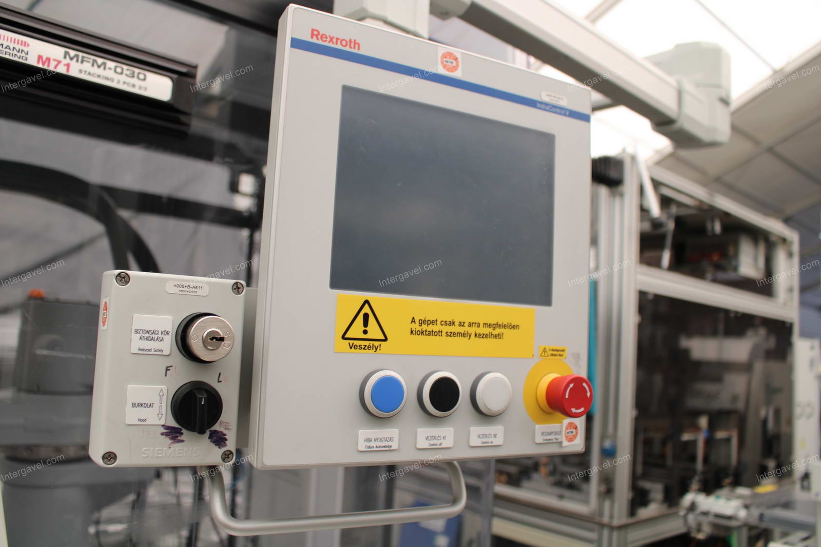 Bontott szerelő munkahely TS 80-as Stäubli robottal 14