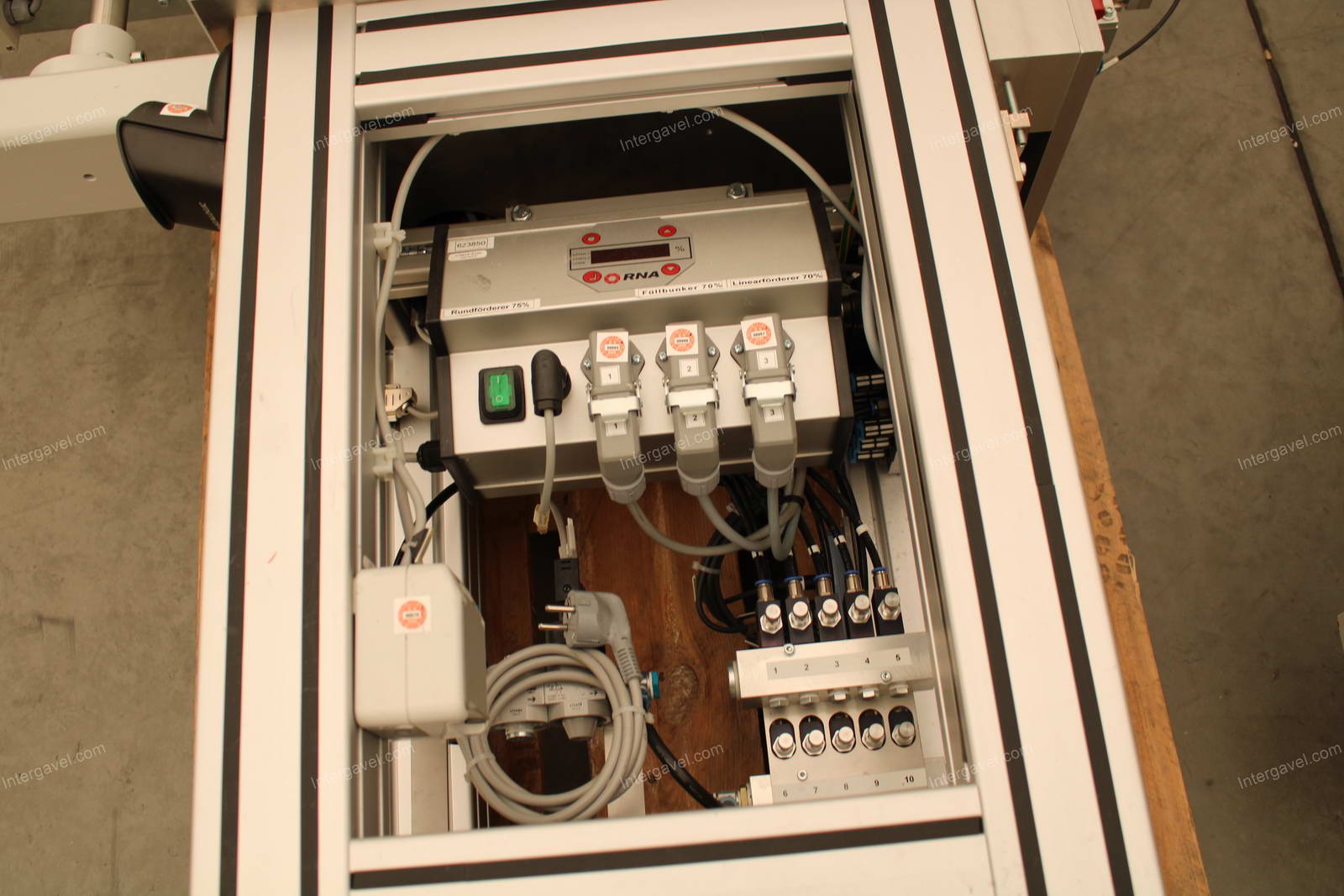 Bontott szerelő munkahely TS 80-as Stäubli robottal 30