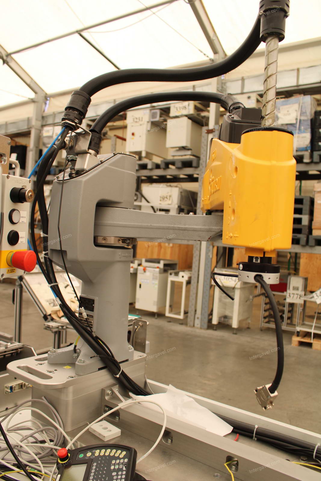 Bontott szerelő munkahely TS 80-as Stäubli robottal 8