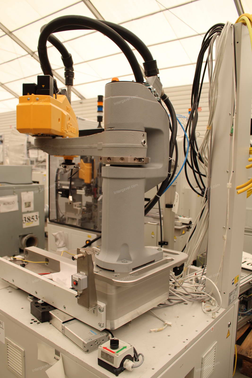 Bontott szerelő munkahely TS 80-as Stäubli robottal 10