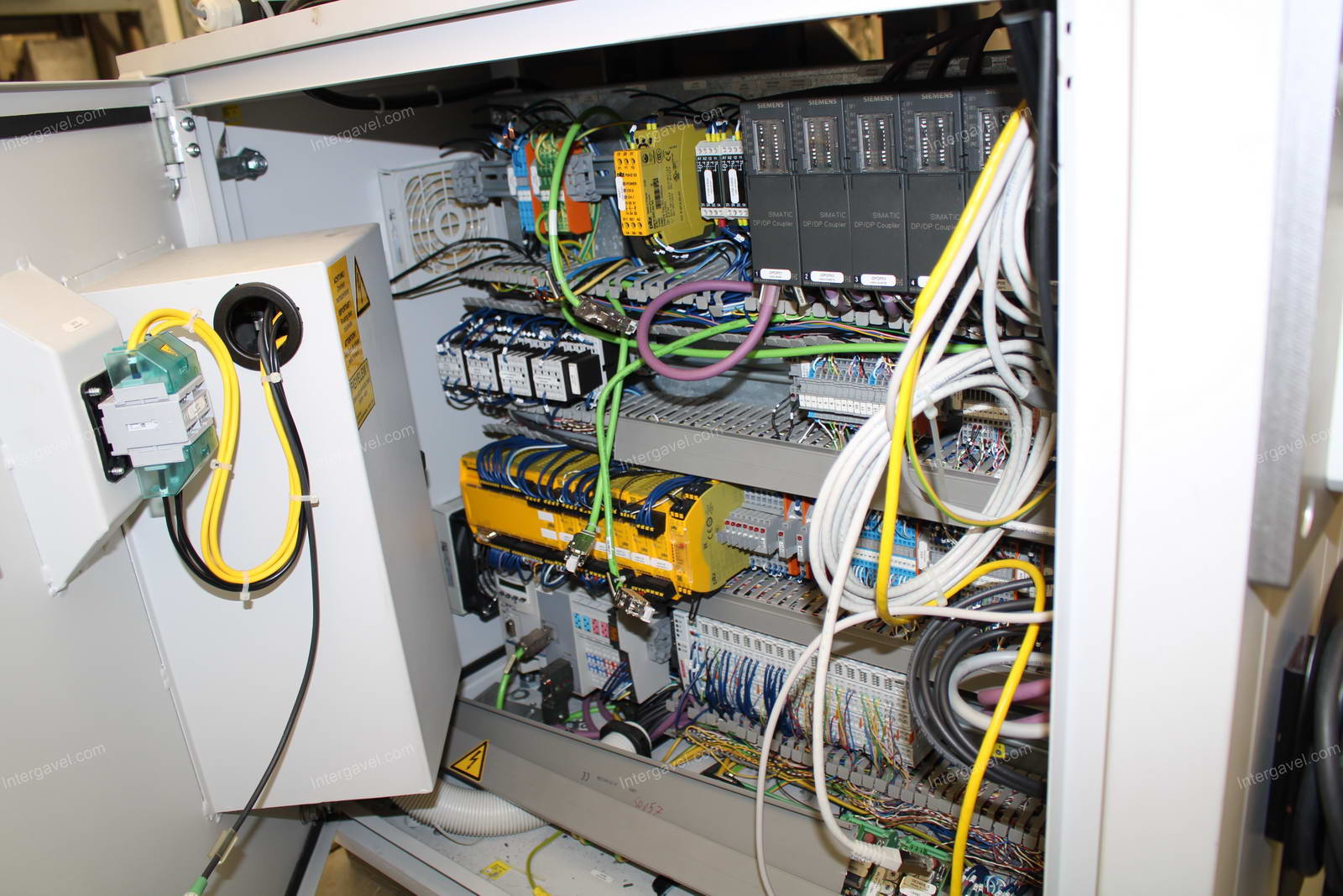 Bontott szerelő munkahely TS 80-as Stäubli robottal 19