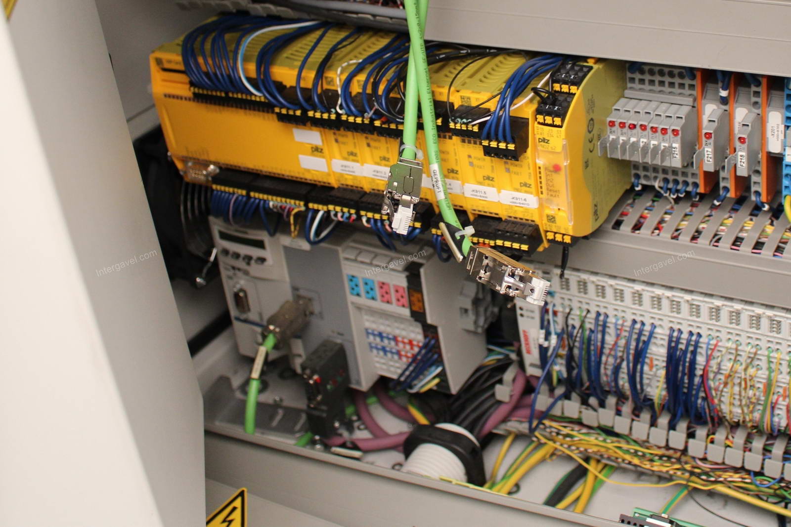 Bontott szerelő munkahely TS 80-as Stäubli robottal 21