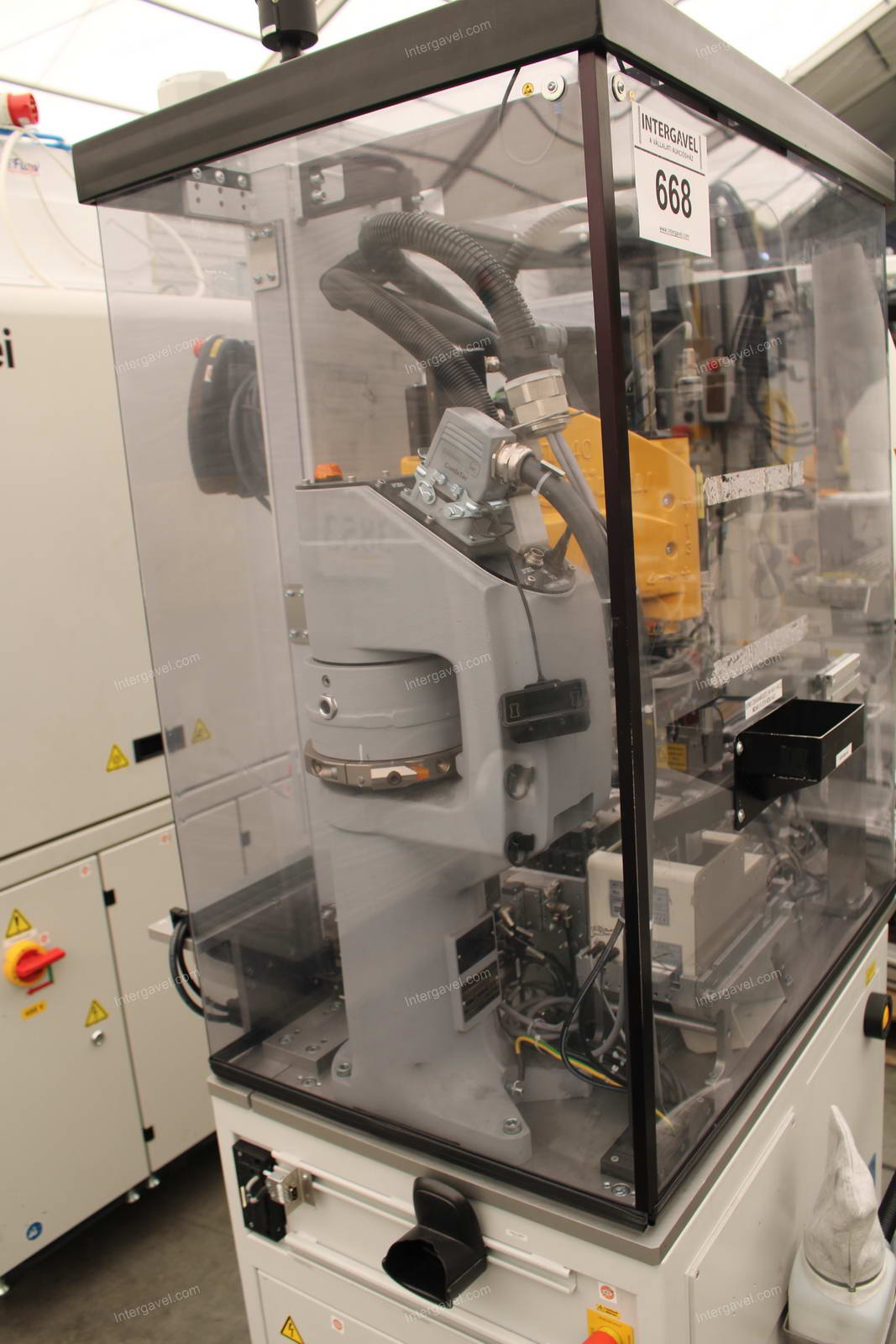 Bontott szerelő munkahely TS 40-es Stäubli robottal 7