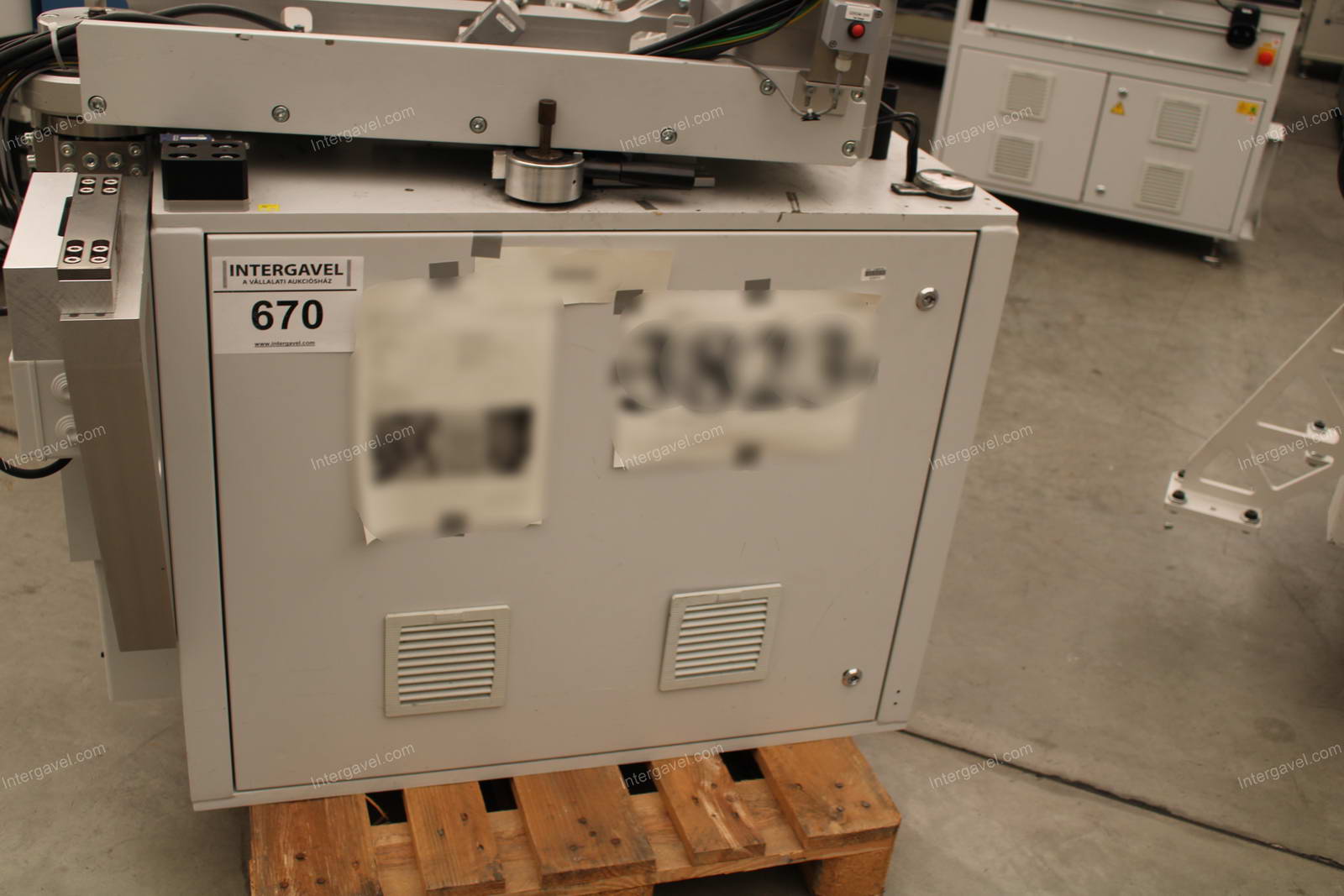 Bontott szerelő munkahely TS 80-as Stäubli robottal 12